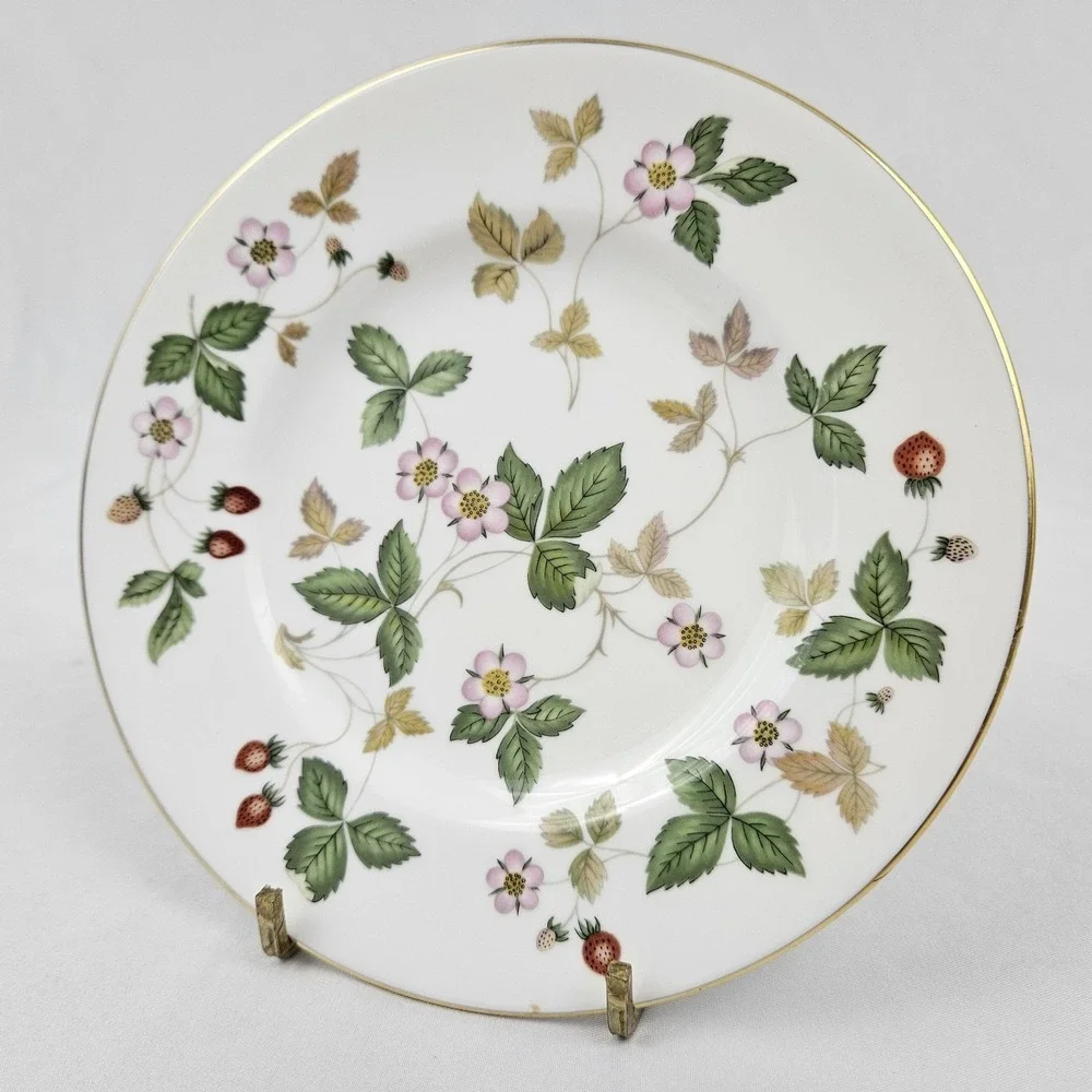 Wedgwood Wild Strawberry Bread Butter Plate Gold Trim 6